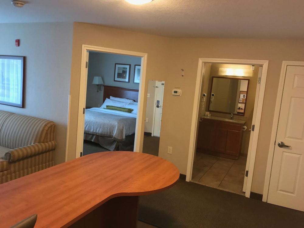 Candlewood Suites Kansas City Airport Exterior foto