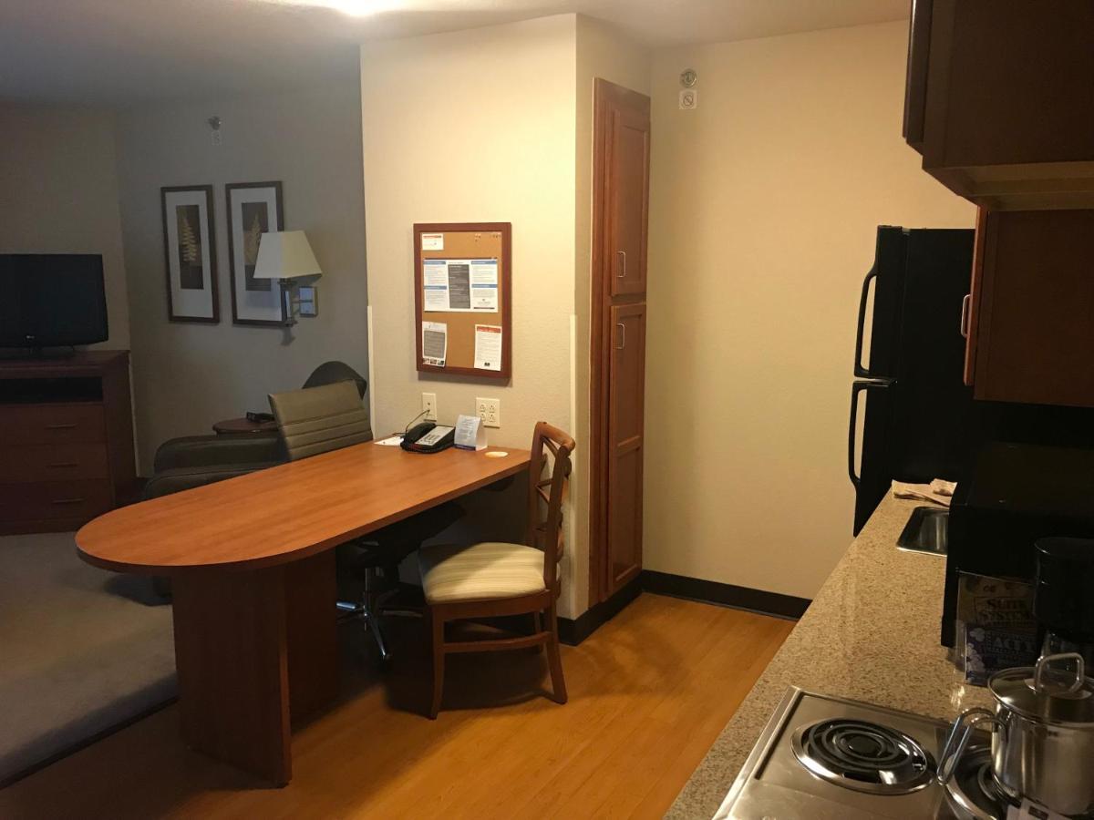 Candlewood Suites Kansas City Airport Exterior foto