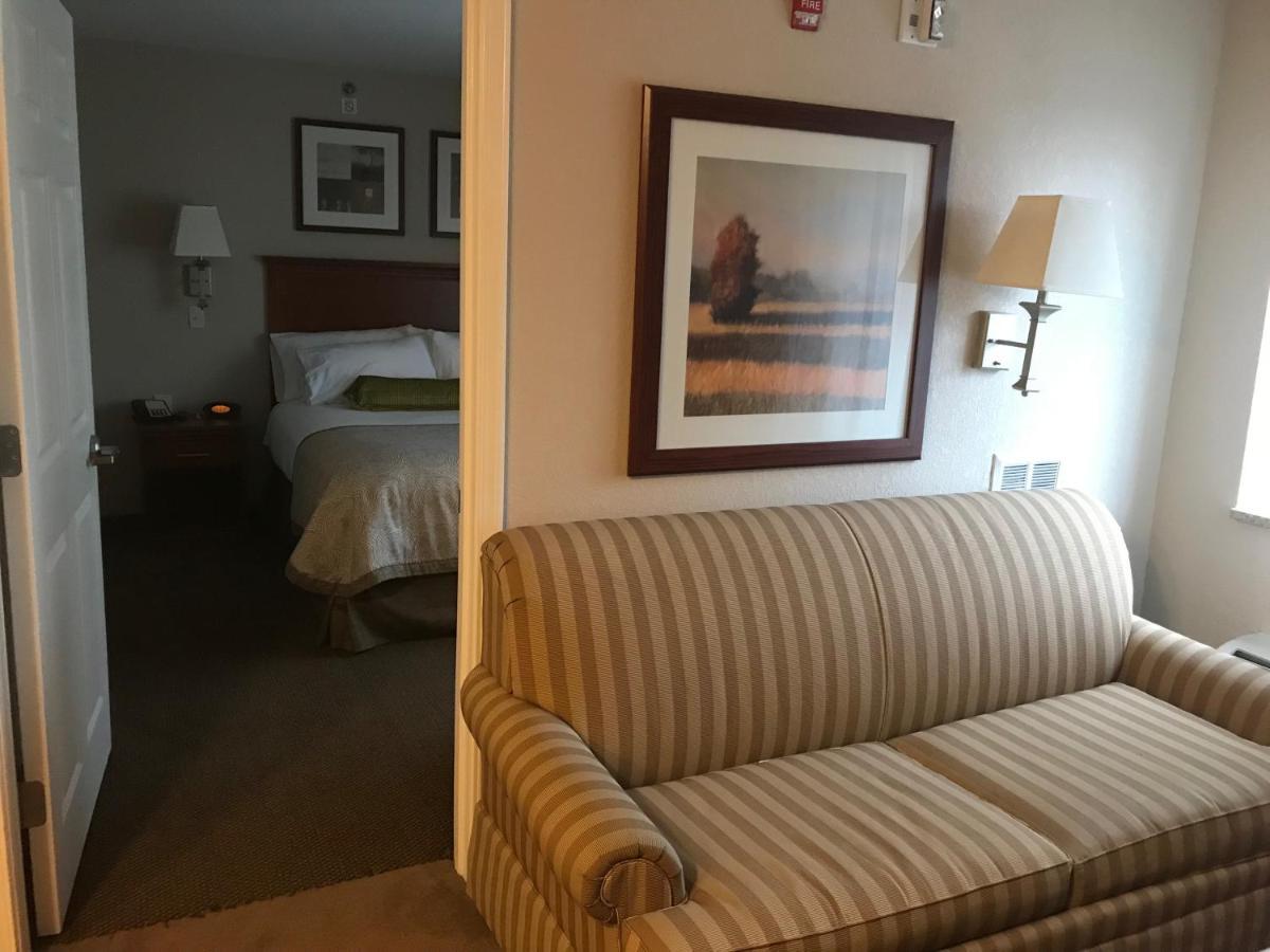 Candlewood Suites Kansas City Airport Exterior foto